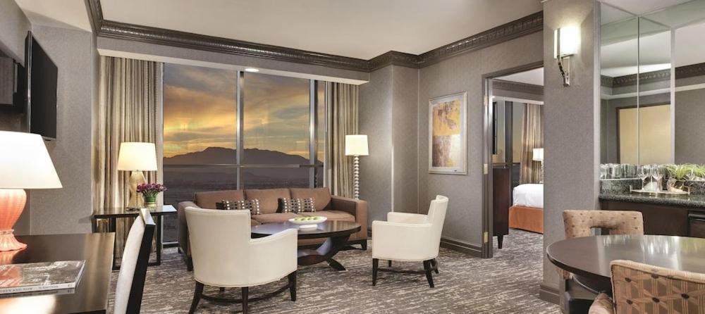 Luxor Hotel & Casino By Suiteness Las Vegas Zewnętrze zdjęcie